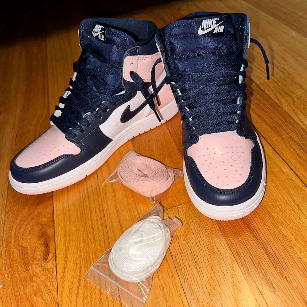 Woman’s Air Jordan 1 High Top Nike Atmospheres Size 8